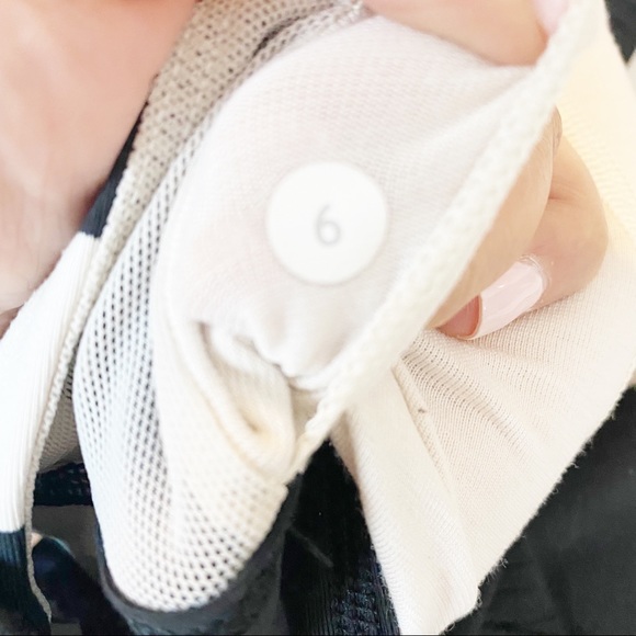 Lululemon Inner Heart Bra Stripe Black Angel Wing Flowabunga Black Size 6 - Picture 9 of 9